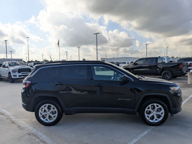 Used 2024 Jeep Compass Latitude AWD/4WD image 4