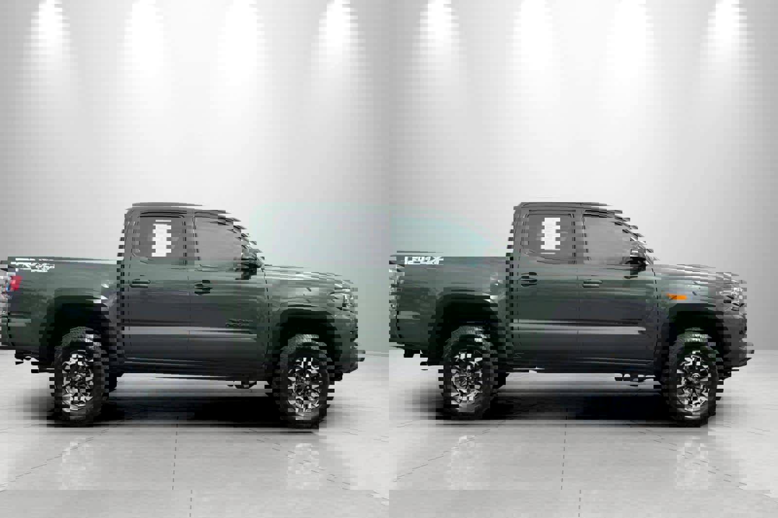 Used 2021 Toyota Tacoma TRD Off-Road w/ TRD Premium Off Road Package image 8