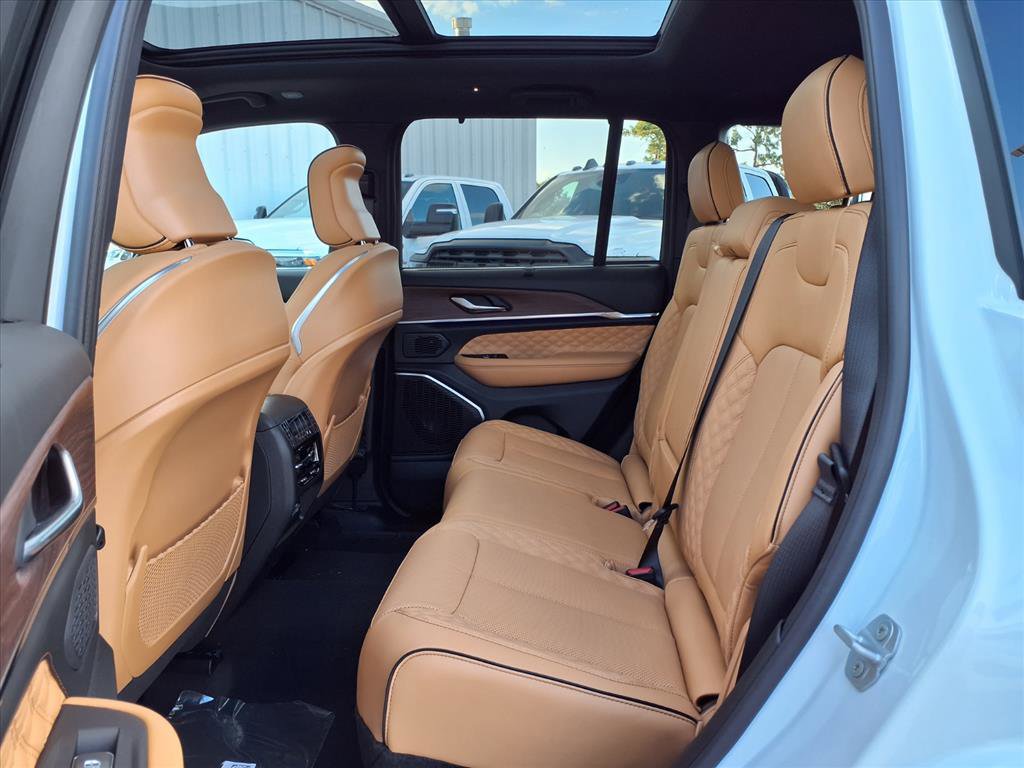 New 2025 Jeep Grand Cherokee Summit w/ Obsidian Package image 32