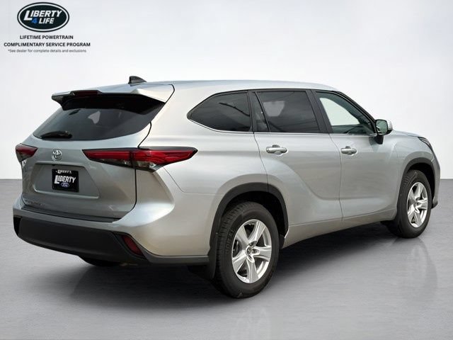 Used 2023 Toyota Highlander LE FWD video 3
