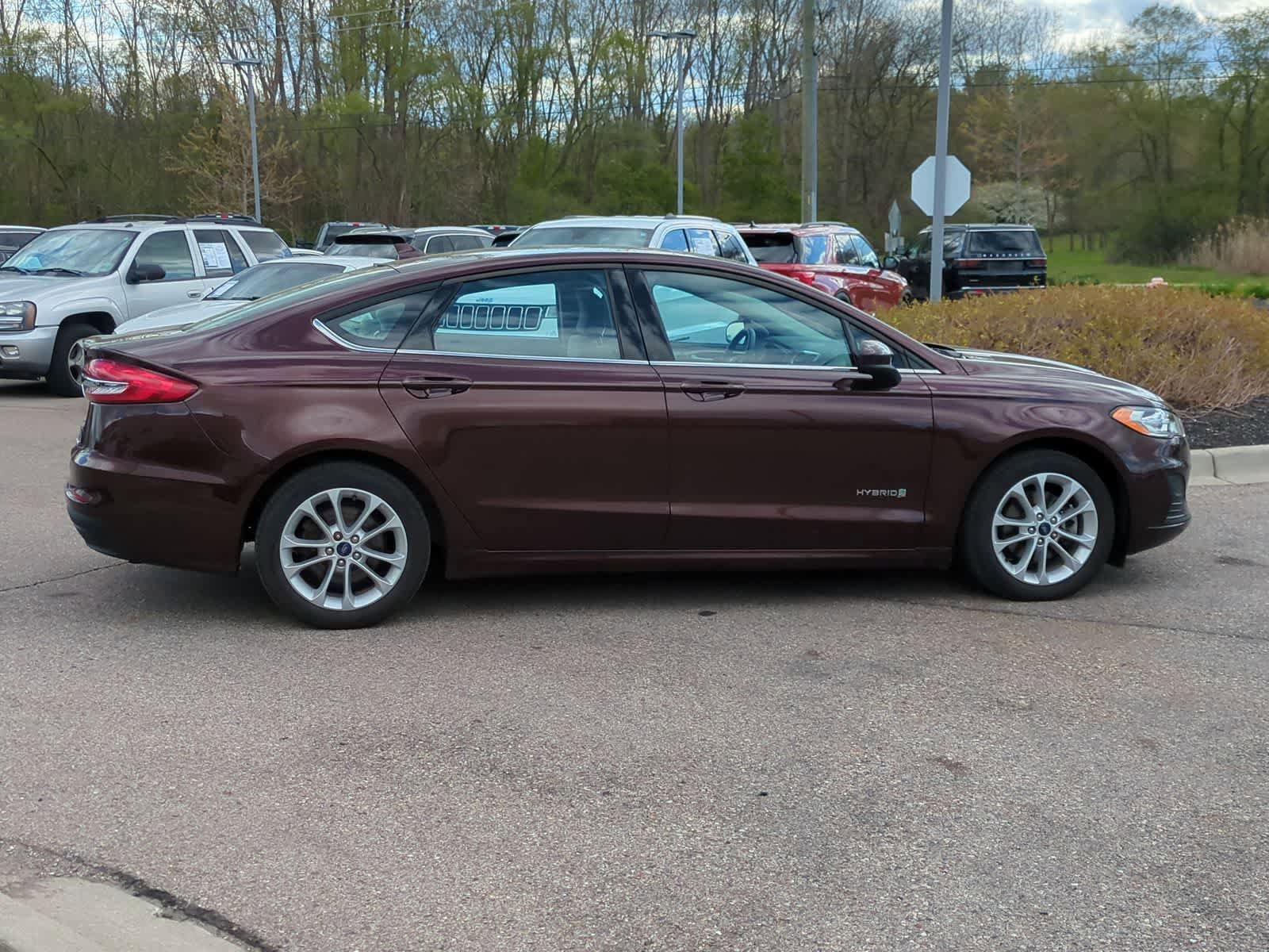 Used 2019 Ford Fusion SE FWD image 9