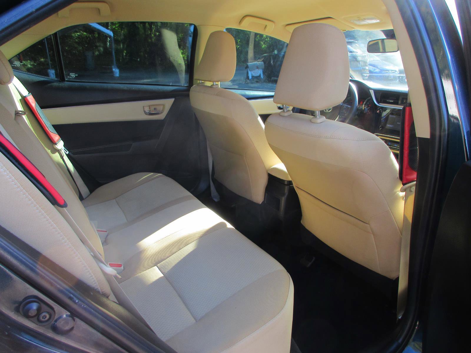 Used 2018 Toyota Corolla LE image 17