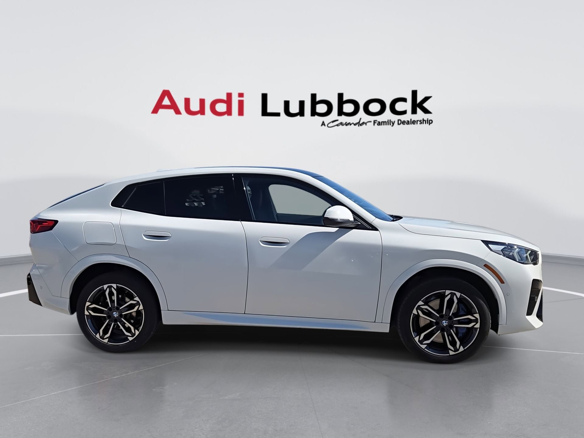 Used 2026 BMW X2 xDrive28i AWD/4WD image 9