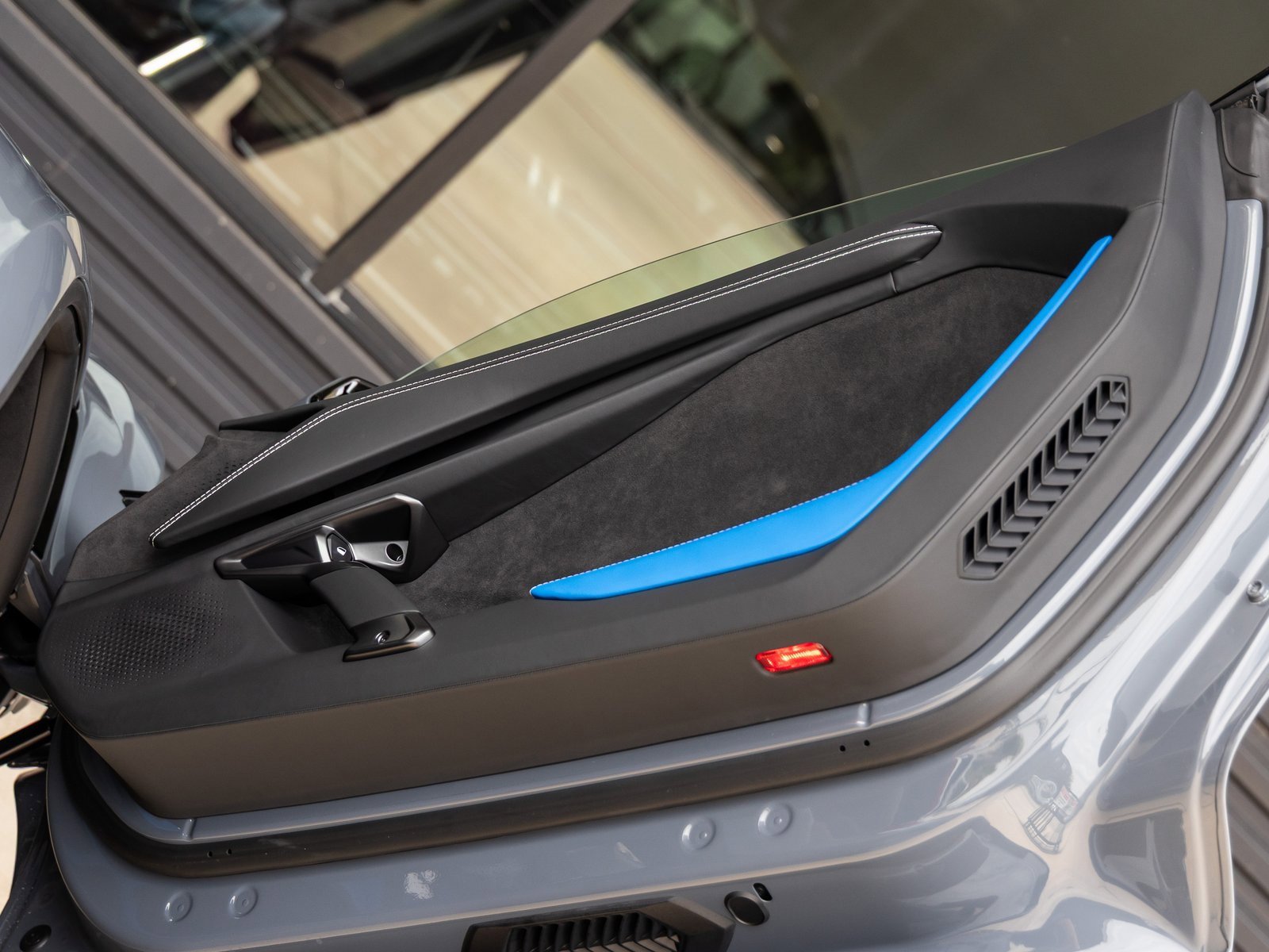 Used 2024 Lamborghini Revuelto image 39