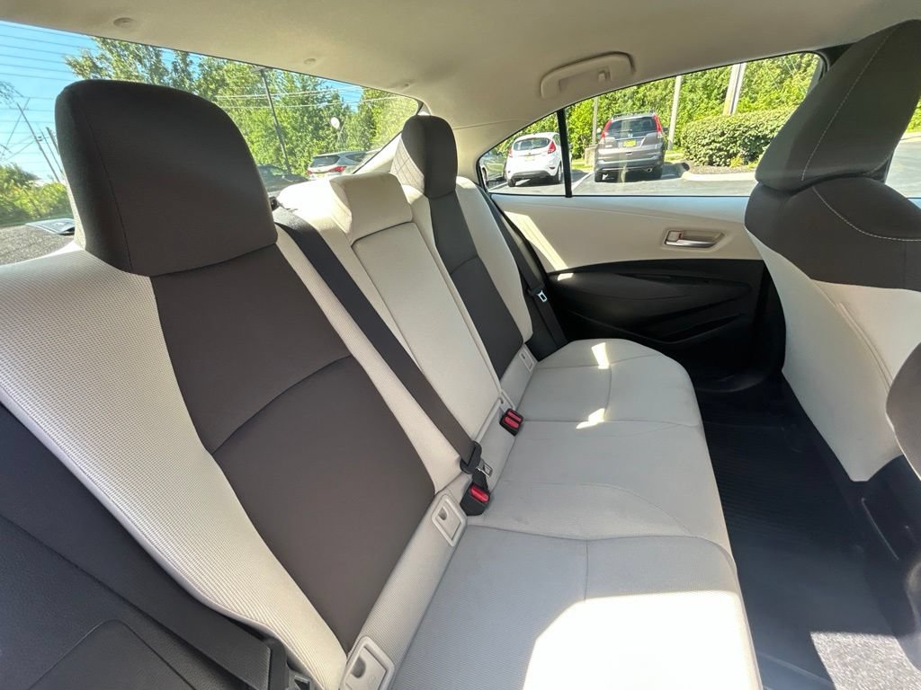 Used 2021 Toyota Corolla LE w/ LE Convenience Package FWD image 30