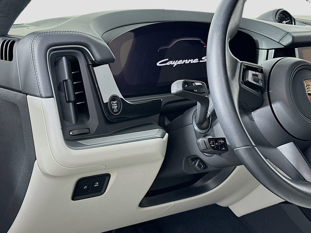 Certified 2024 Porsche Cayenne S AWD/4WD image 11