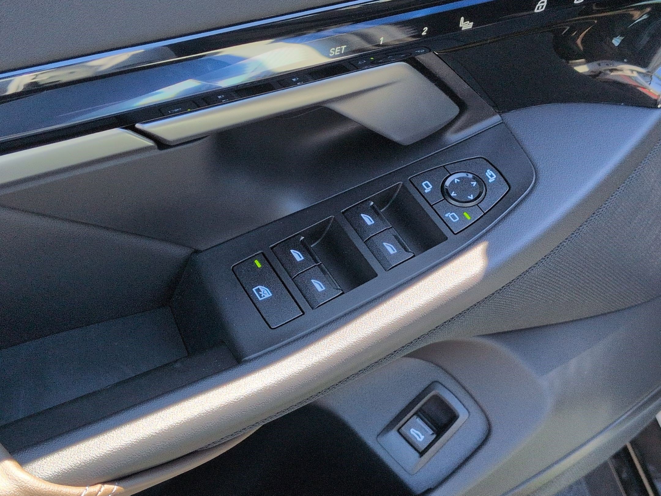 Used 2025 BMW i5 M60 w/ Premium Package image 15