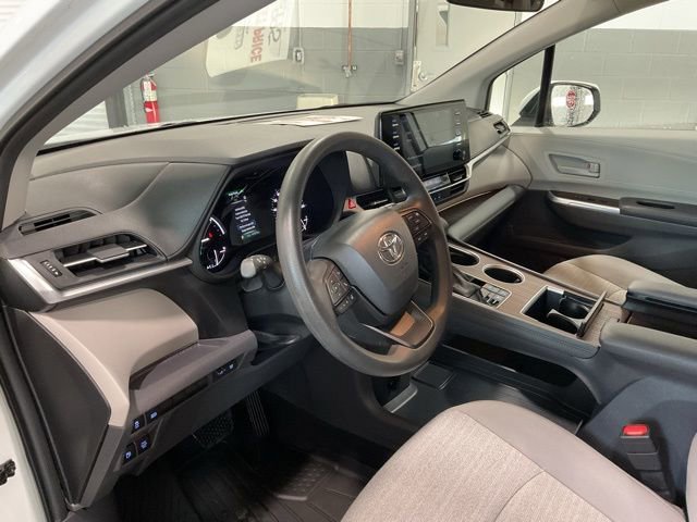 Used 2024 Toyota Sienna LE image 9