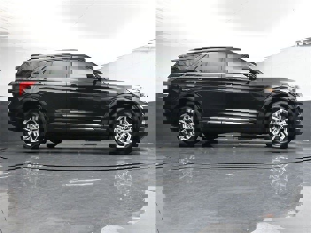 Used 2023 Ford Explorer XLT w/ Equipment Group 202A image 28