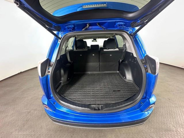 Used 2017 Toyota RAV4 XLE AWD/4WD image 12