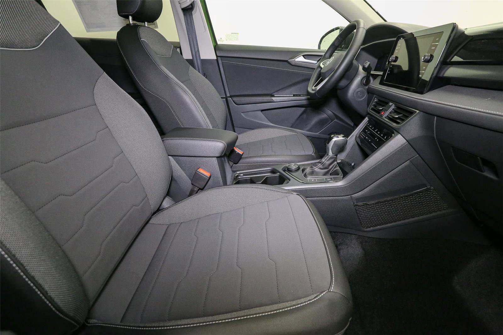 New 2025 Volkswagen Taos SE image 14