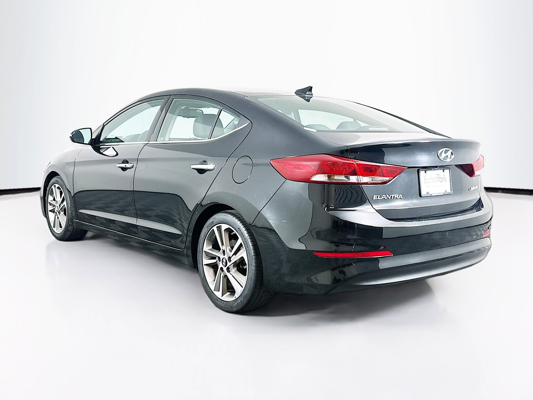 Used 2017 Hyundai Elantra Limited FWD image 5