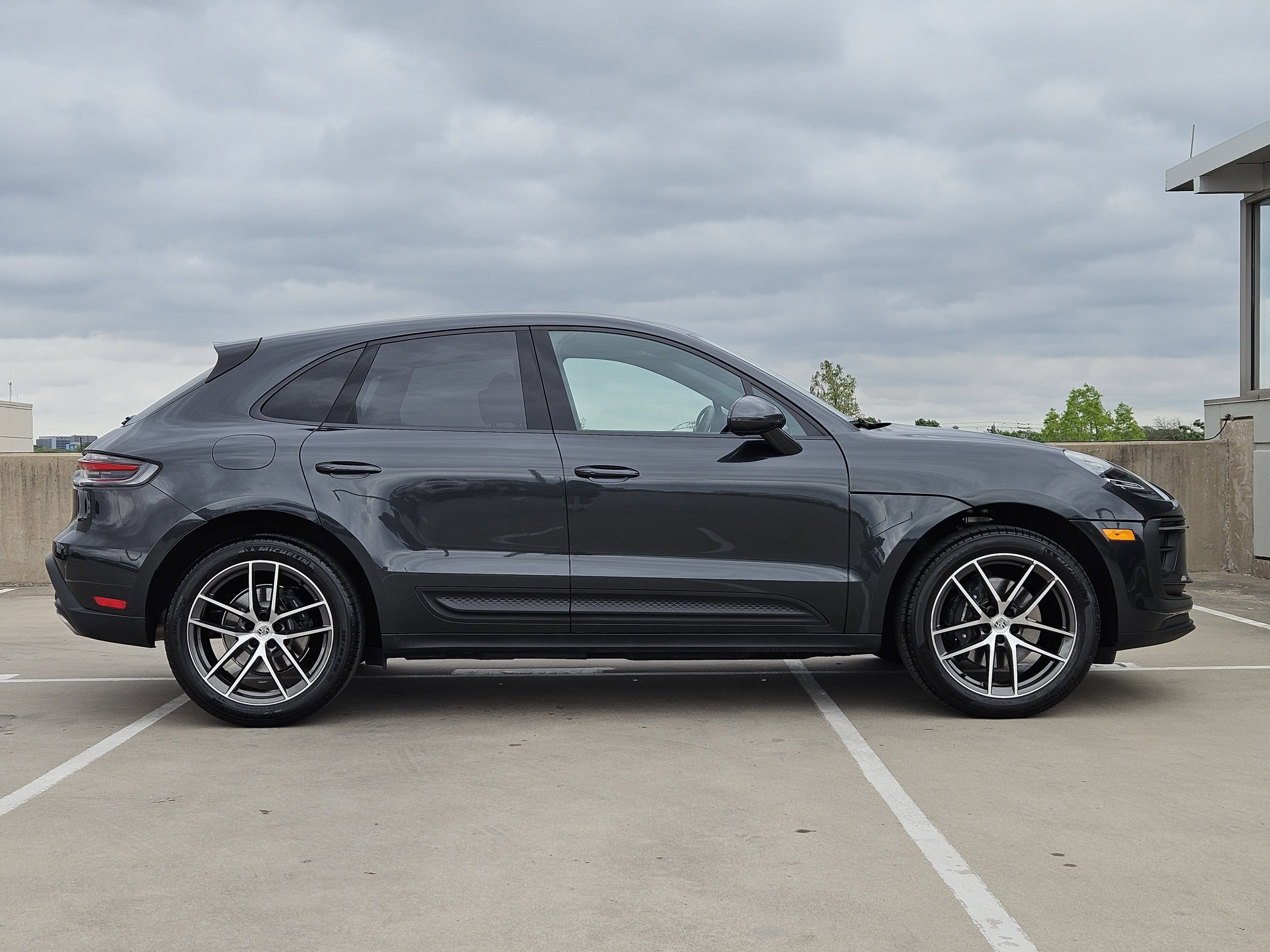 Certified 2025 Porsche Macan image 9