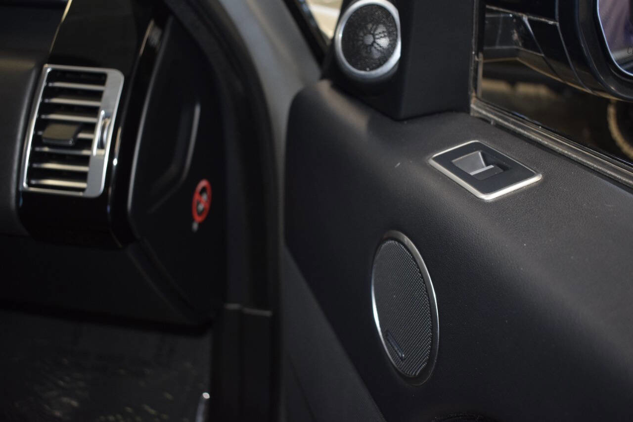 Used 2017 Land Rover Range Rover Supercharged image 28