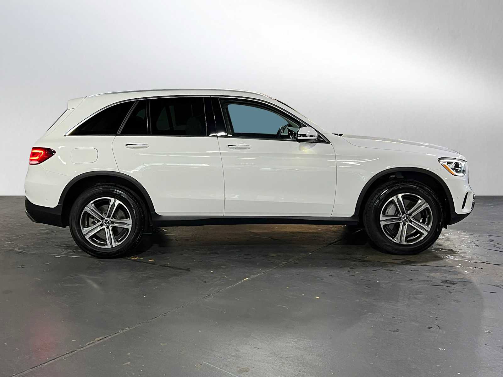Used 2022 Mercedes-Benz GLC 300 4MATIC image 2