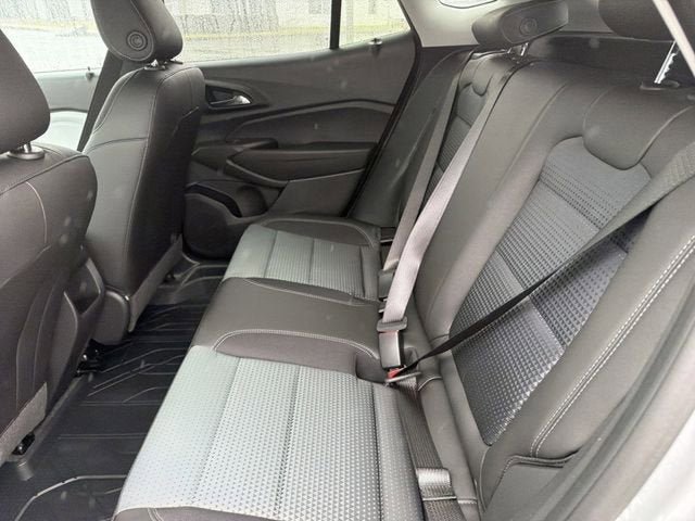 New 2026 Chevrolet Trax LT w/ Midnight Edition FWD image 13
