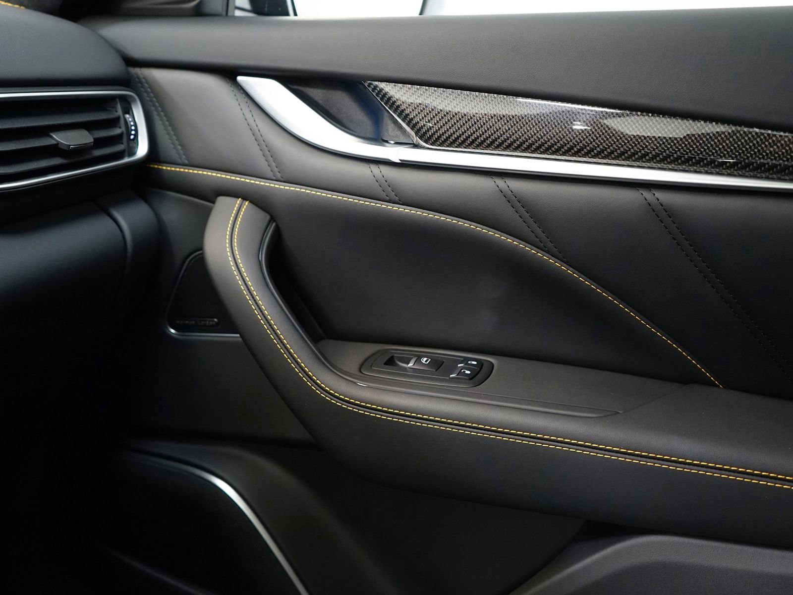 Used 2022 Maserati Levante F Tributo image 24