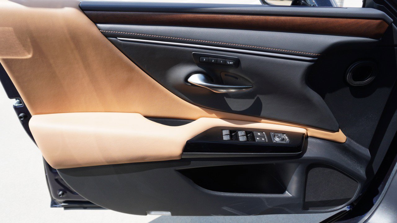 Used 2024 Lexus ES 350 w/ Premium Package image 20