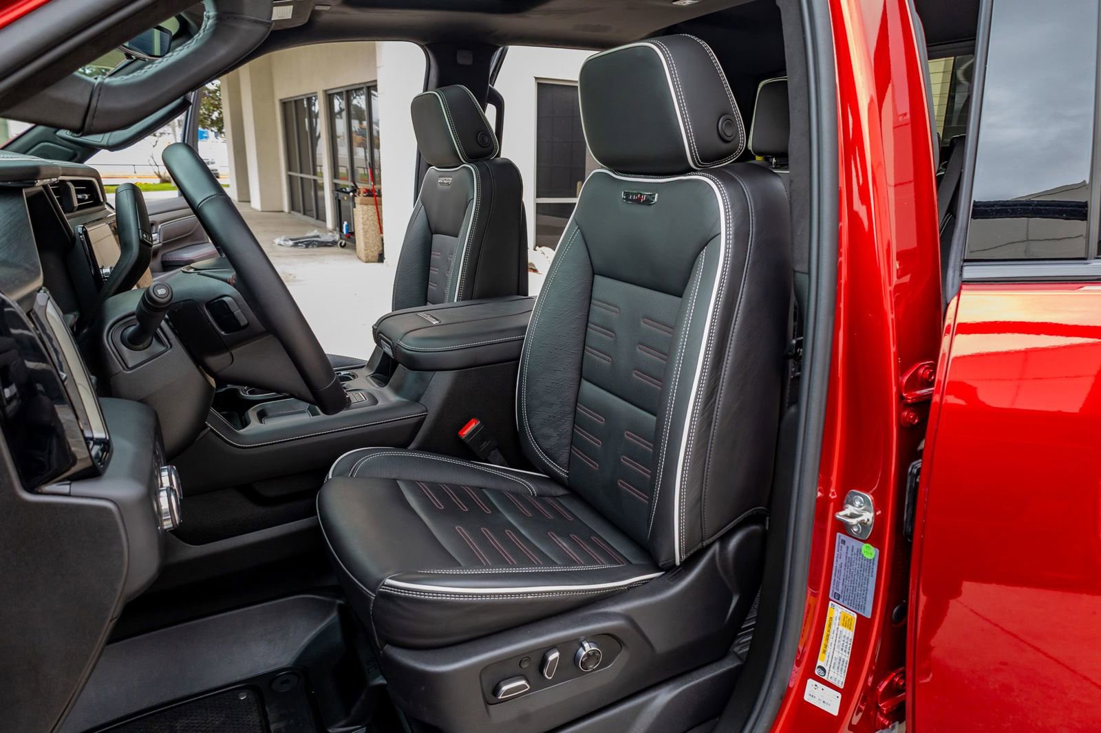 Used 2025 GMC Sierra 2500 AT4X image 29