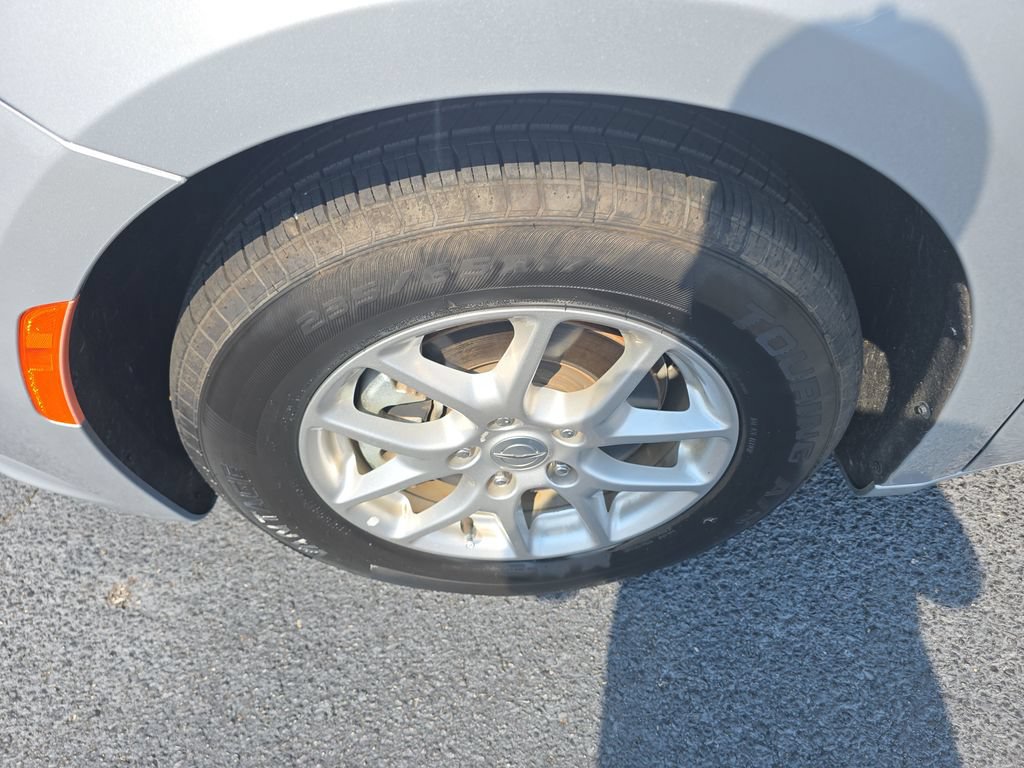 Used 2023 Chrysler Pacifica Touring-L FWD image 10