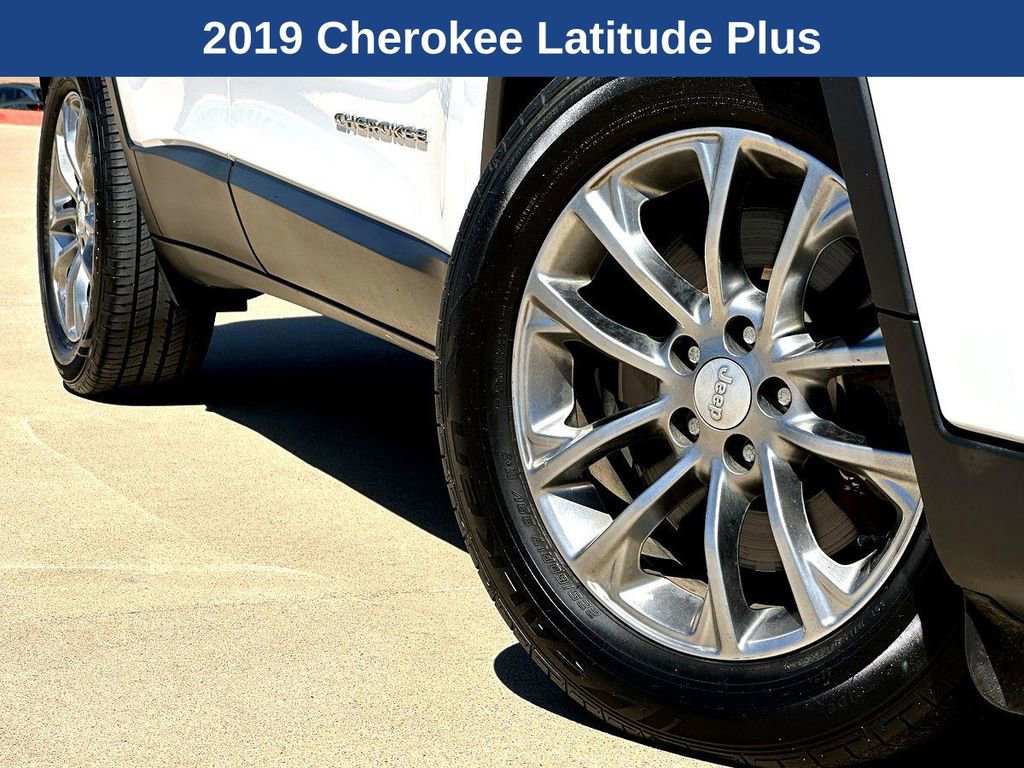 Used 2019 Jeep Cherokee Latitude Plus image 2