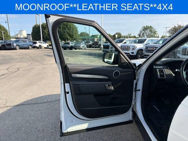 Used 2020 Land Rover Discovery Landmark AWD/4WD image 24