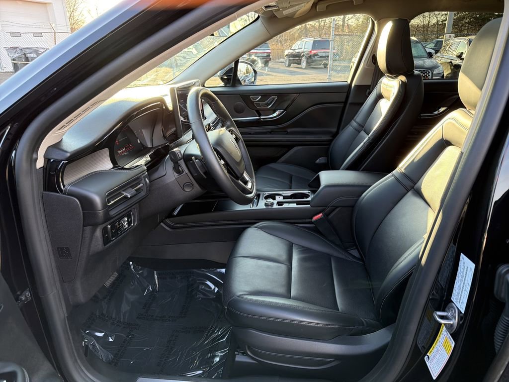 Used 2025 Lincoln Corsair Reserve image 11