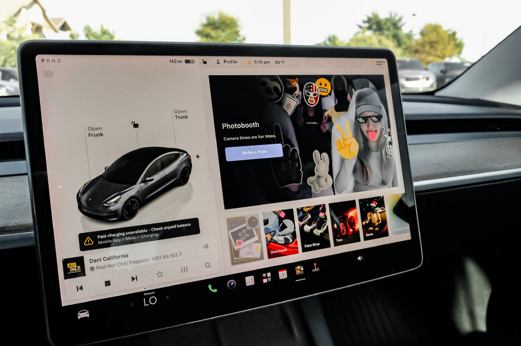 Used 2022 Tesla Model 3 Performance AWD/4WD image 27