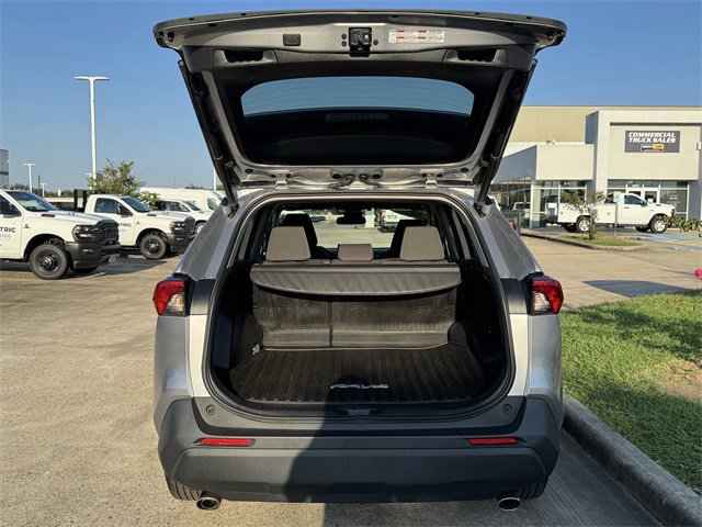 Used 2021 Toyota RAV4 XLE w/ Convenience Package image 25