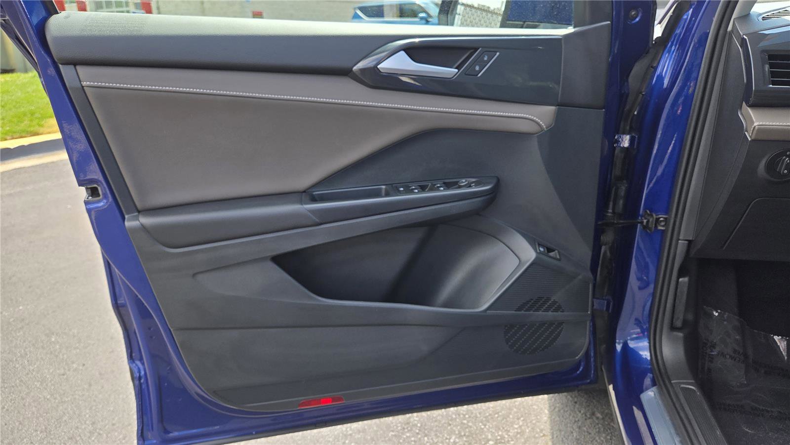 Certified 2023 Volkswagen Taos SEL AWD/4WD image 13