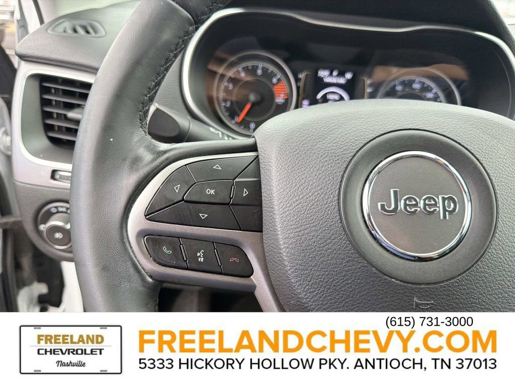 Used 2019 Jeep Cherokee Latitude Plus w/ Comfort/Convenience Group FWD image 27