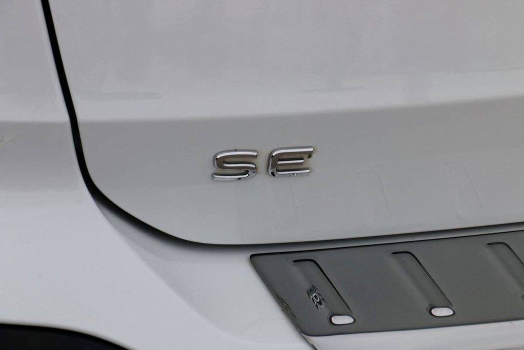 Used 2023 Volkswagen Taos SE w/ Panoramic Sunroof Package image 8