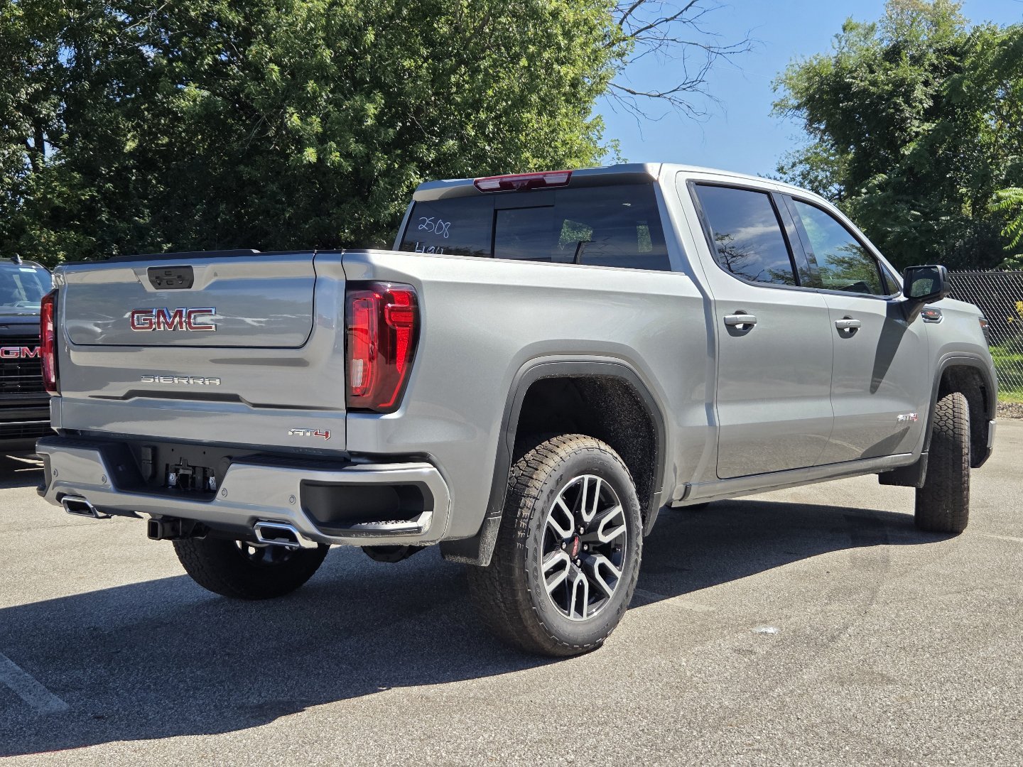 New 2026 GMC Sierra 1500 AT4 w/ AT4 Premium Package AWD/4WD image 20