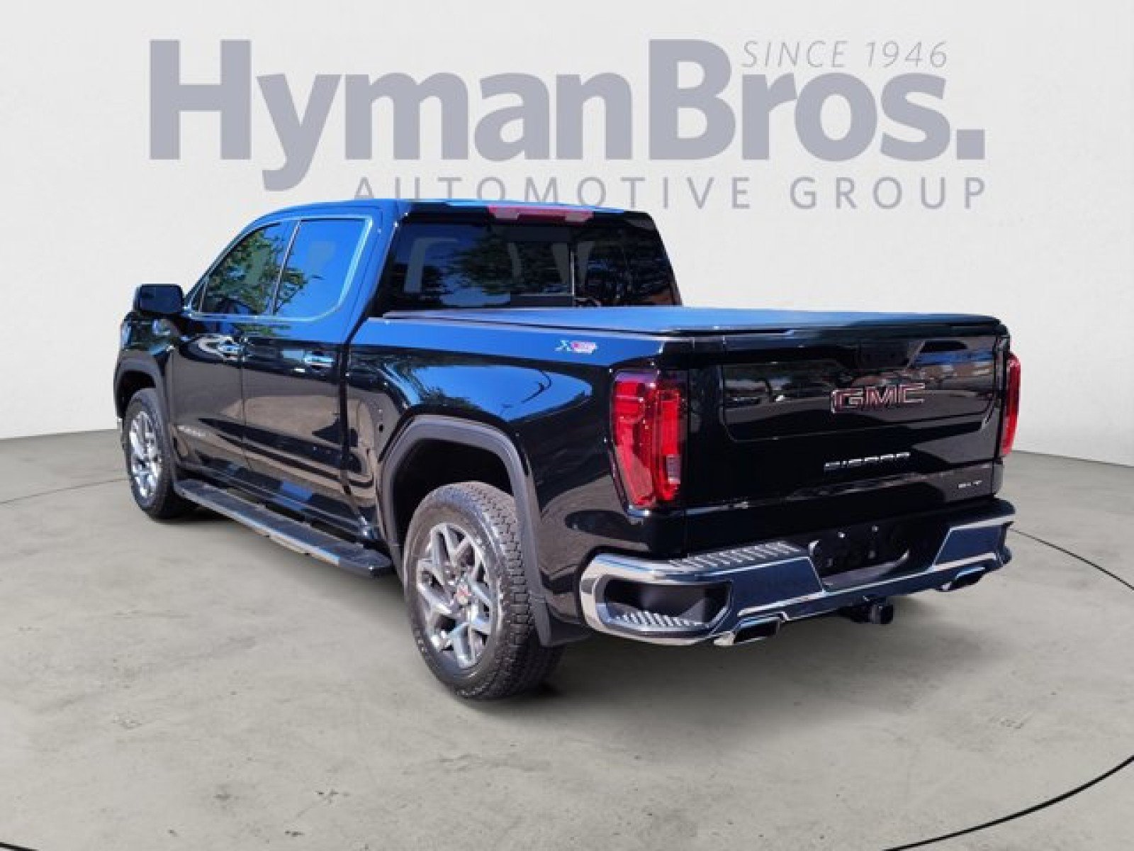 Used 2023 GMC Sierra 1500 SLT w/ SLT Premium Package AWD/4WD image 5
