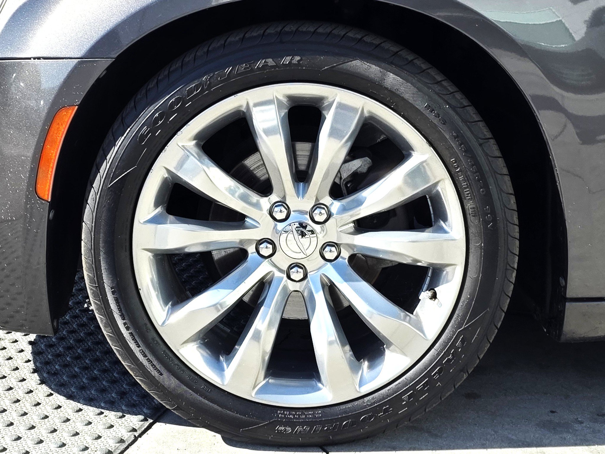 Used 2019 Chrysler 300 Limited RWD image 9