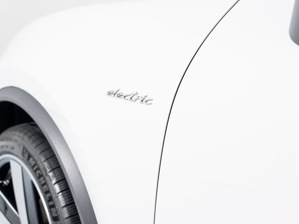 Certified 2025 Porsche Macan 4 Electric AWD/4WD image 46