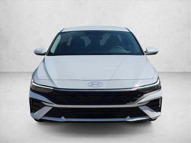 Used 2025 Hyundai Elantra SE FWD image 2