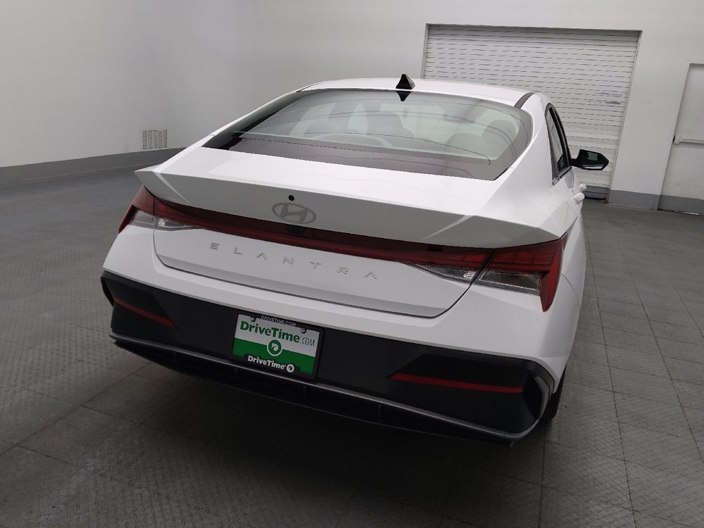 Used 2025 Hyundai Elantra SEL FWD image 7