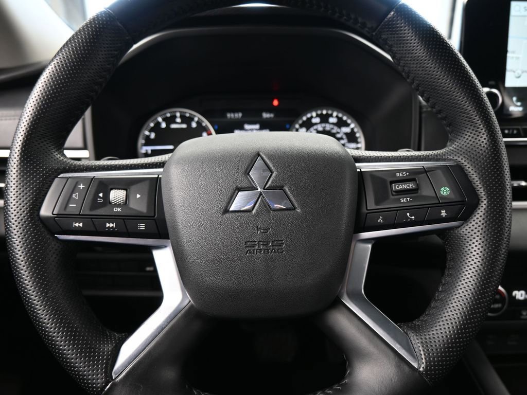 Used 2022 Mitsubishi Outlander SE image 34