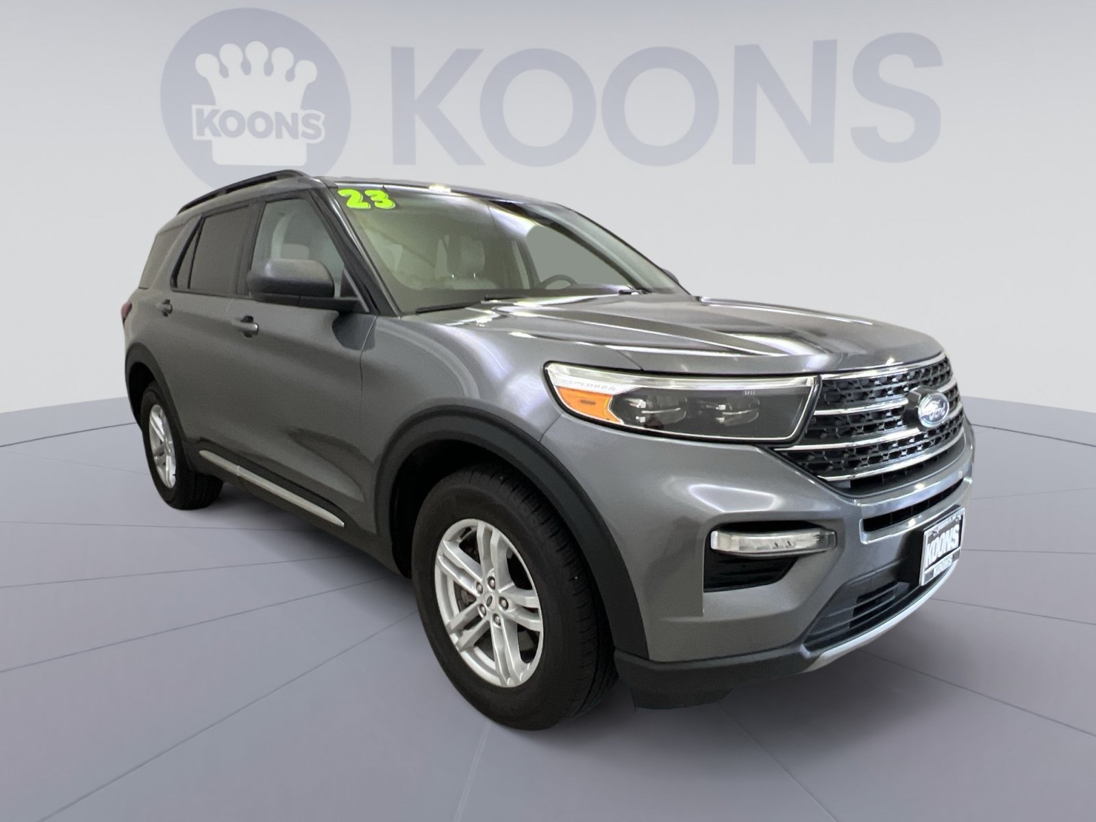 Used 2023 Ford Explorer XLT w/ Equipment Group 202A AWD/4WD image 2