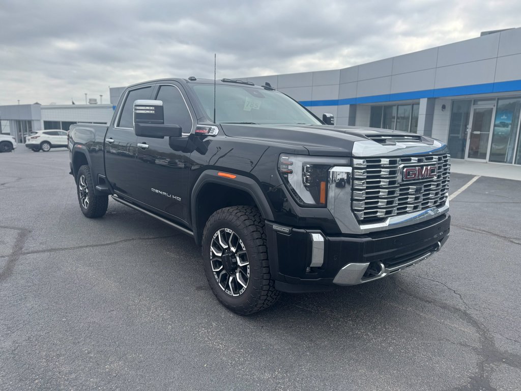 Used 2024 GMC Sierra 2500 Denali w/ Denali Reserve Package image 3