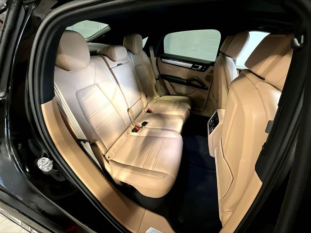 Certified 2023 Porsche Cayenne Platinum Edition AWD/4WD image 21