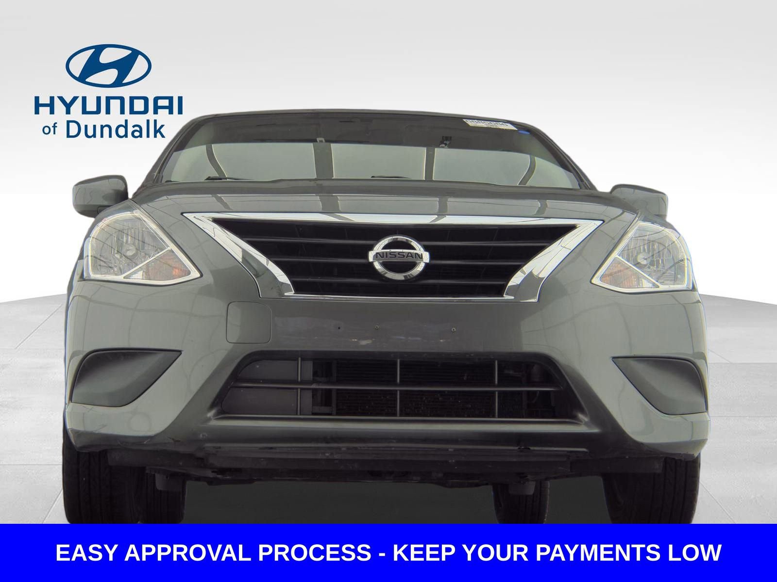 Used 2019 Nissan Versa SV FWD image 3