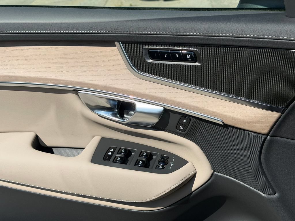 New 2026 Volvo XC90 B6 Plus w/ Protection Package Premier AWD/4WD image 33