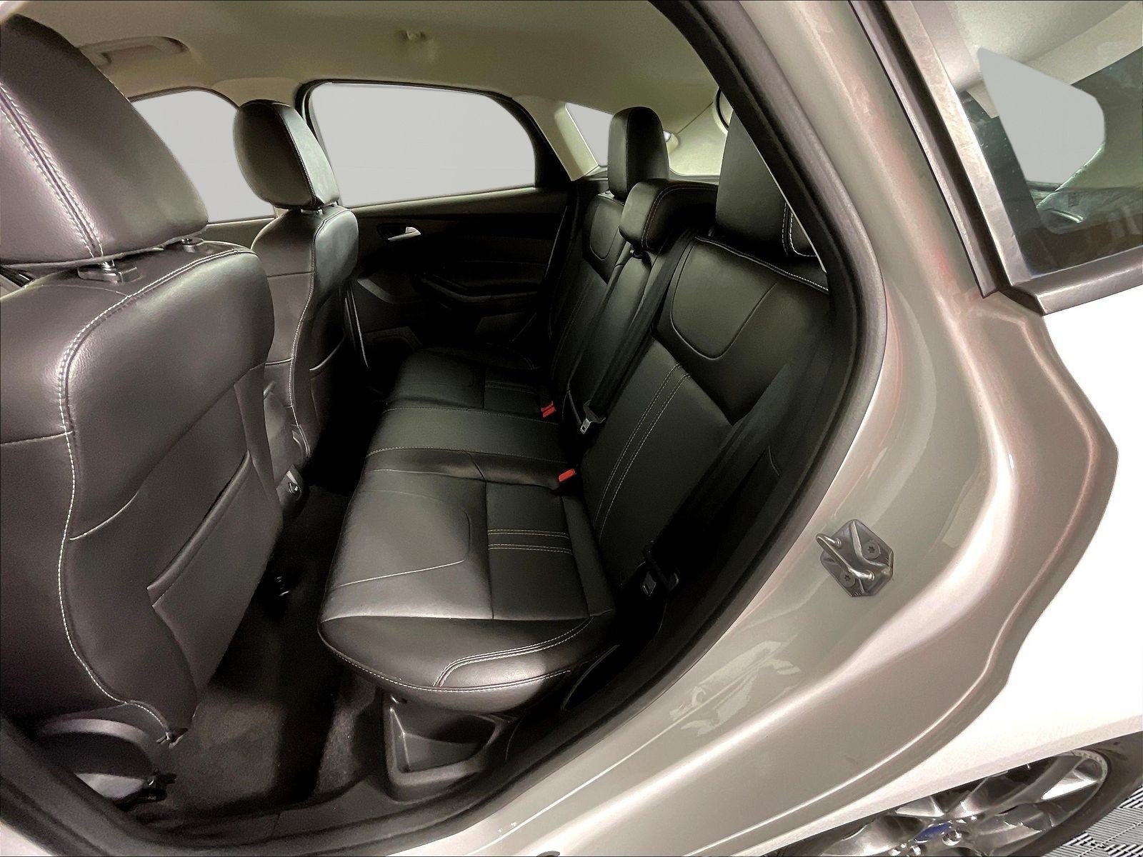 Used 2014 Ford Focus SE w/ Equipment Group 201A FWD image 21