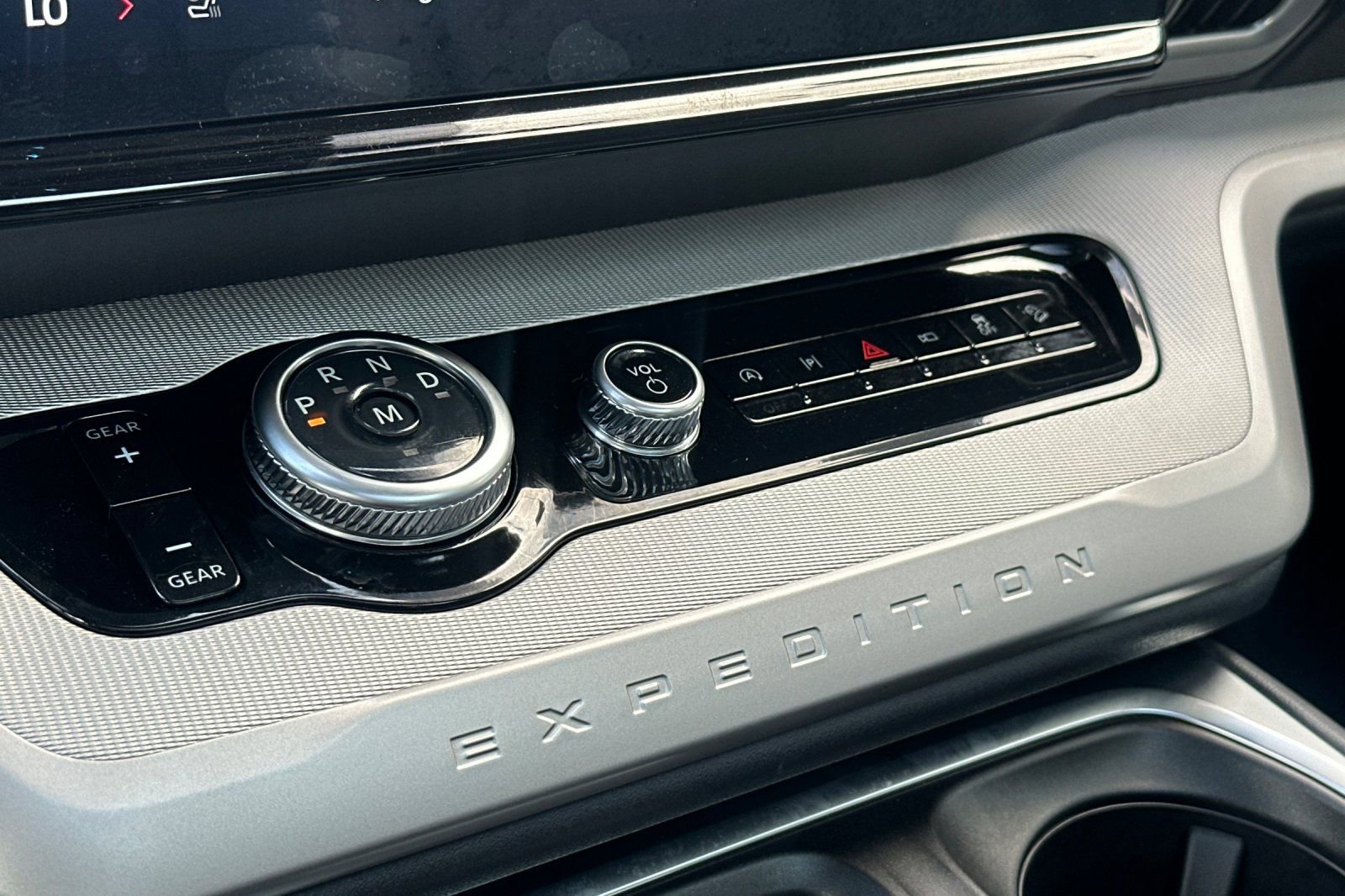 New 2025 Ford Expedition Active image 22