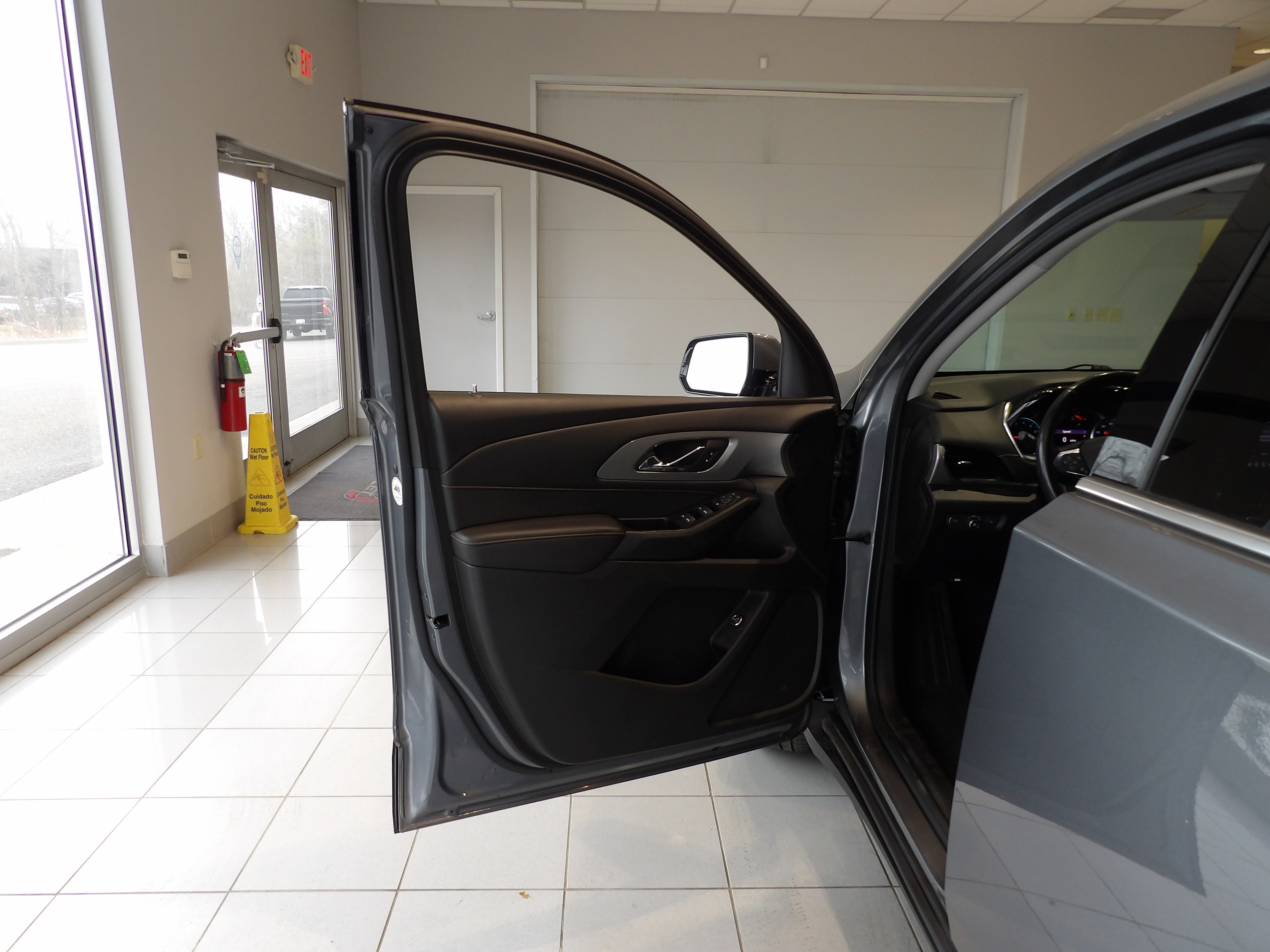 Used 2020 Chevrolet Traverse LT w/ Driver Confidence II Package image 9