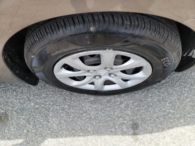 Used 2012 Hyundai Accent GLS FWD image 25