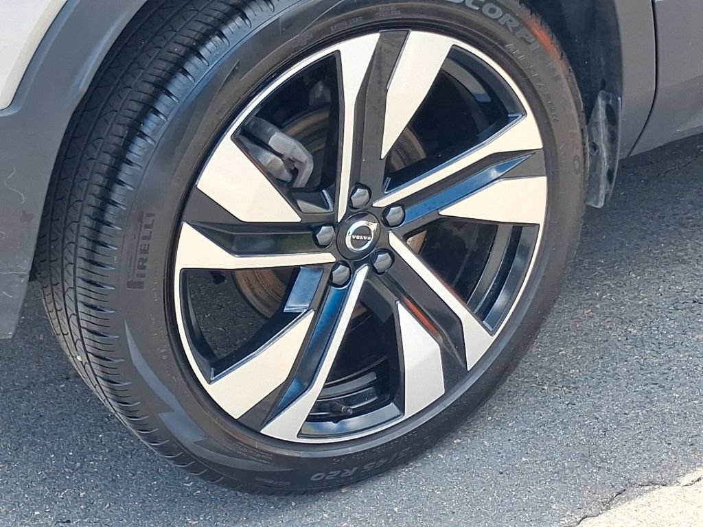 Certified 2024 Volvo XC40 B5 Plus AWD/4WD image 13