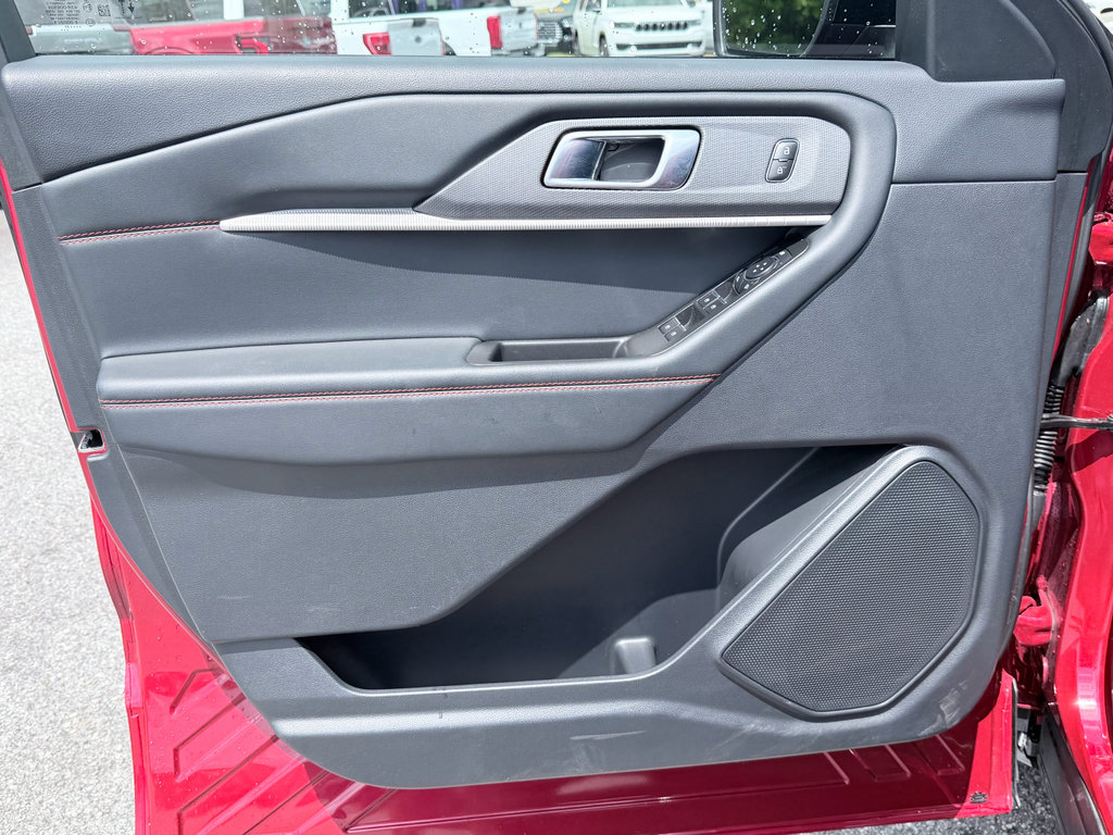 Used 2025 Ford Explorer ST-Line w/ ST-Line Street Pack AWD/4WD image 32